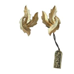 1960s NWT Crown Trifari Gold Plated Curled Curved Leaf Figural Clip Earrings